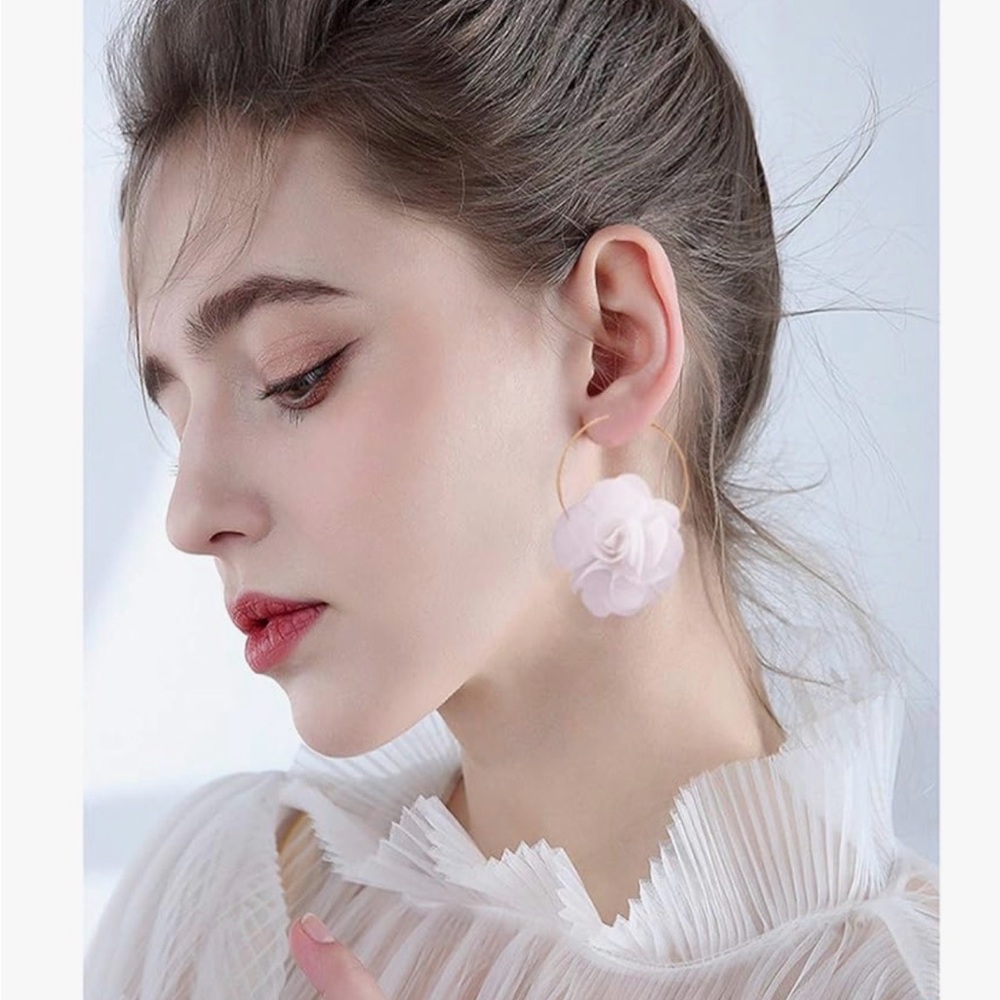 Delicate White Flower & Gold tone Hoop Earrings - NEW! gift
